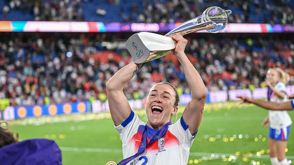 Lucy Bronze’s Stunning Euro Triumph on a Fractured Leg