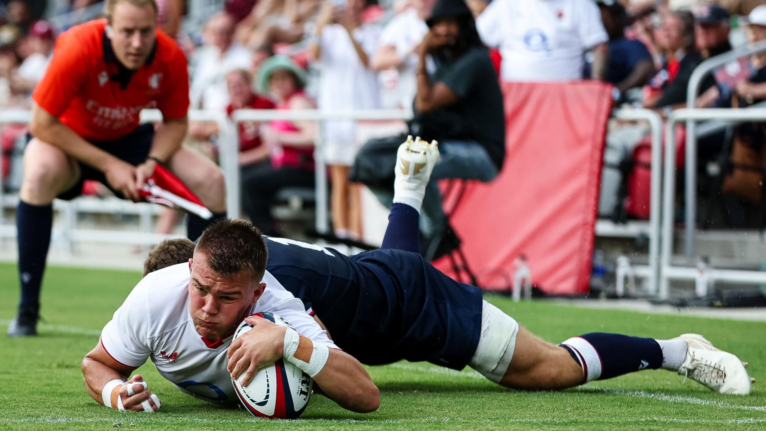 England overcome lightning delay to beat US