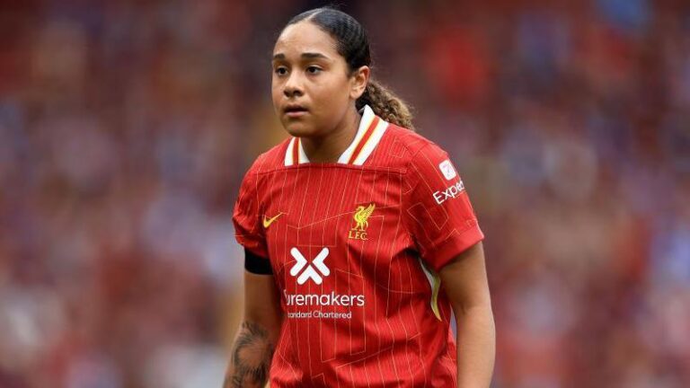 Smith joins Arsenal for world record £1m fee