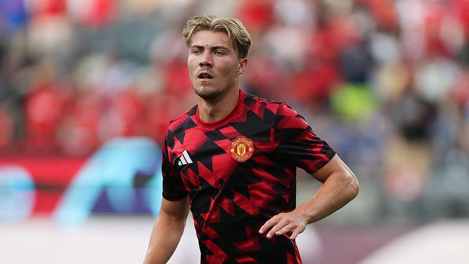 Man Utd striker Hojlund available for £30m