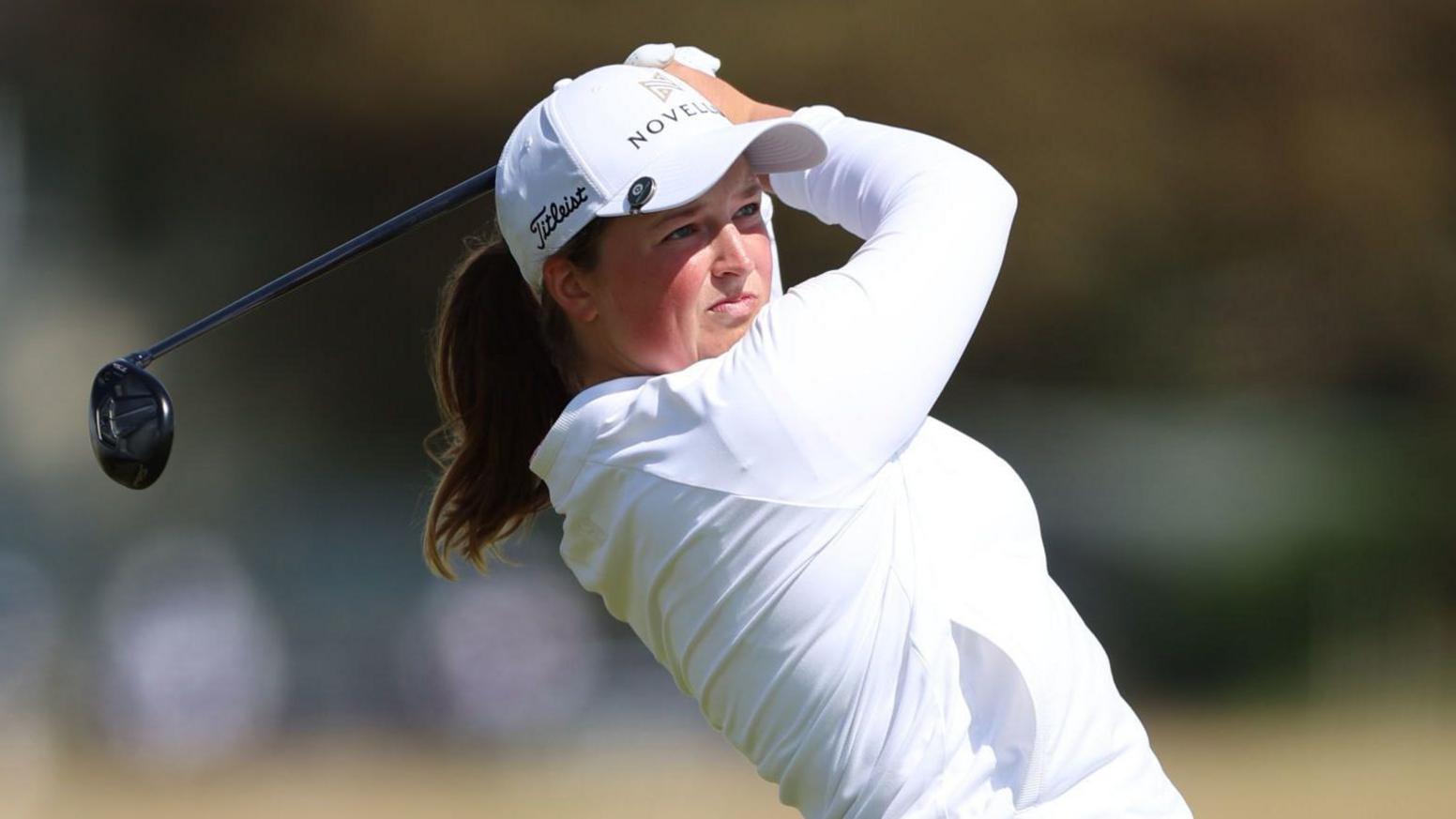Lottie Woad Faces Tough Start in Stunning Open Battle