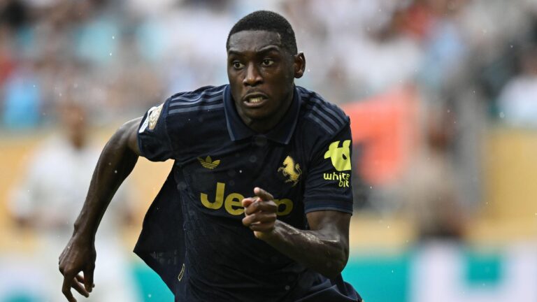 Spurs agree season-long loan for PSG striker Kolo Muani