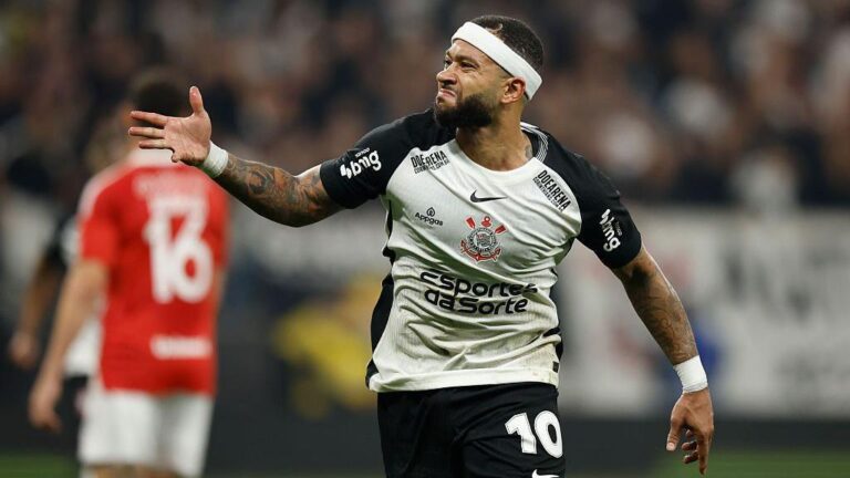 Memphis Depay: Stunning Record-Breaker, Controversial Star