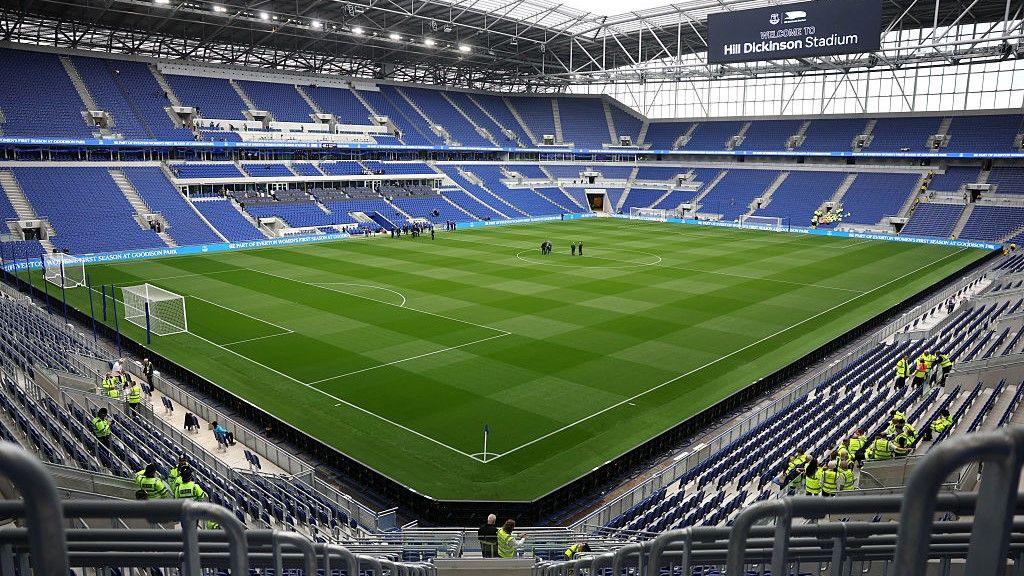 Idrissa Gueye’s Shocking Red Card for Striking Teammate Michael Keane: Everton’s Bizarre Bust-Up