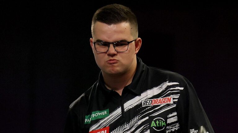 PDC World Darts Championship 2025/26: Van Veen Advances, Smith Suffers Shock Exit on Day Two