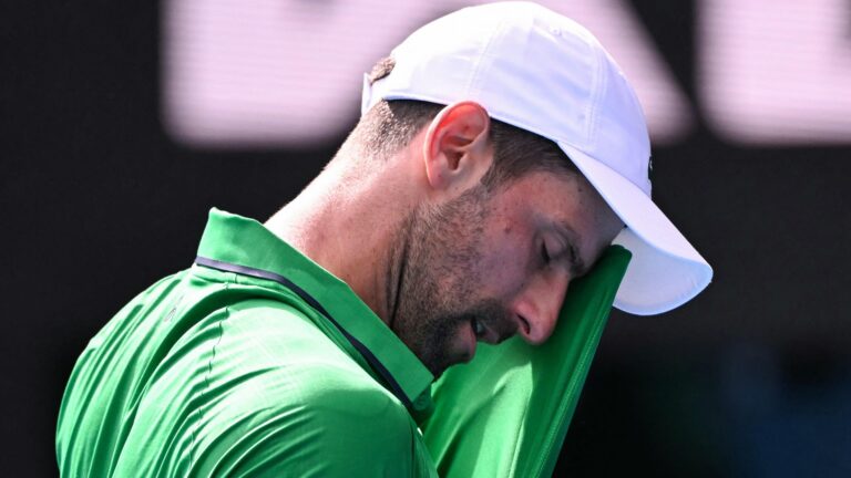 Novak Djokovic Scrapes into Australian Open 2026 Semi-Finals as Lorenzo Musetti Retires Injured in Dramatic Quarter-Final