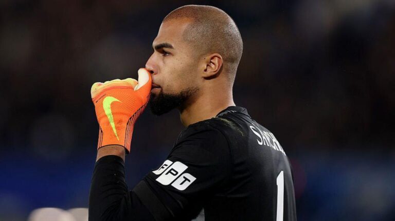 Liam Rosenior Backs Robert Sanchez Amid Errors in Chelsea’s Carabao Cup Semi-Final Defeat