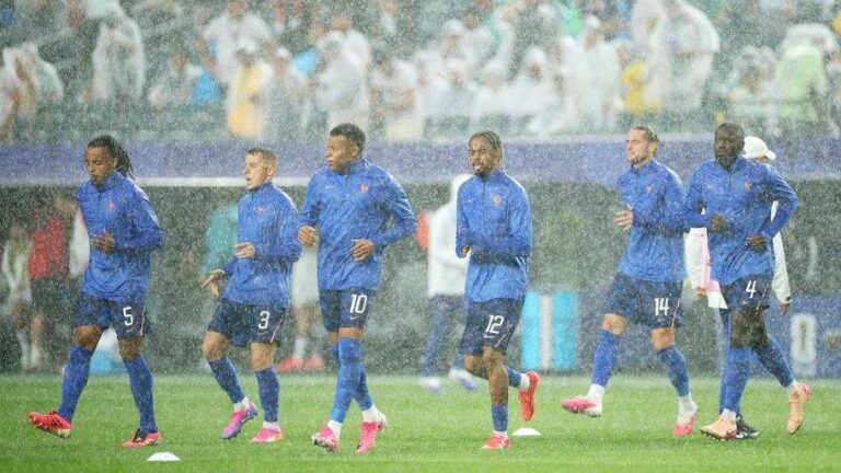 France vs. Iraq Weather Delay: How Teams Managed a Two-Hour World Cup Stoppage