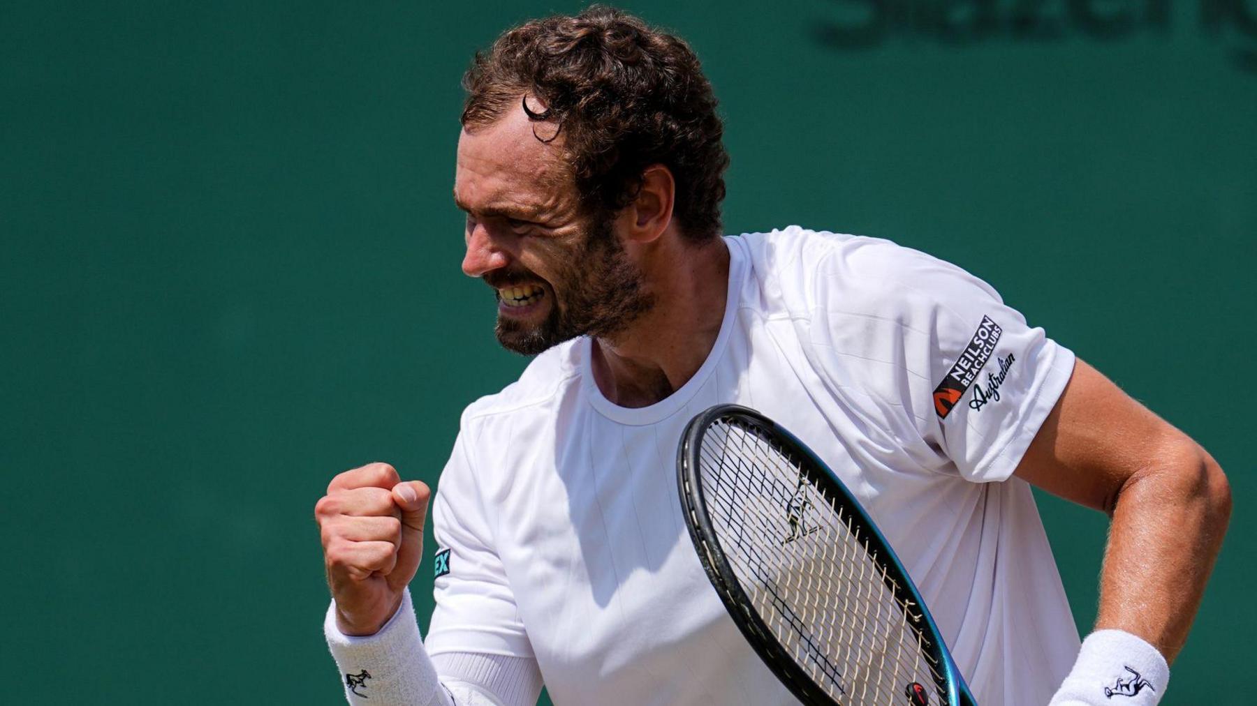 Wimbledon Qualifiers Defy Odds: Safiullin and Mochizuki Eye Major Upsets