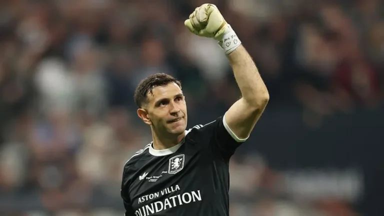 Chelsea Agree £7.5m Fee for Villa’s Martinez in Late Window Move